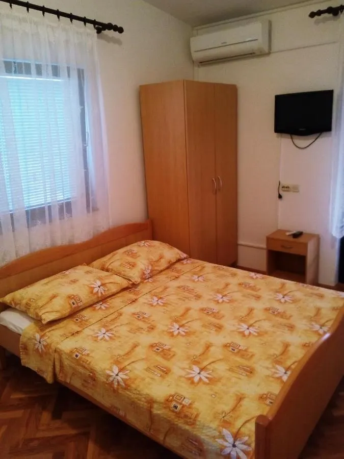 Maslina Apartman Vir