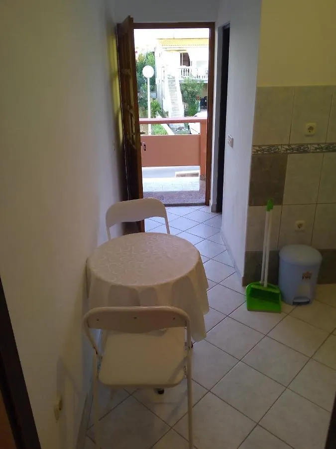 Maslina Apartman Vir