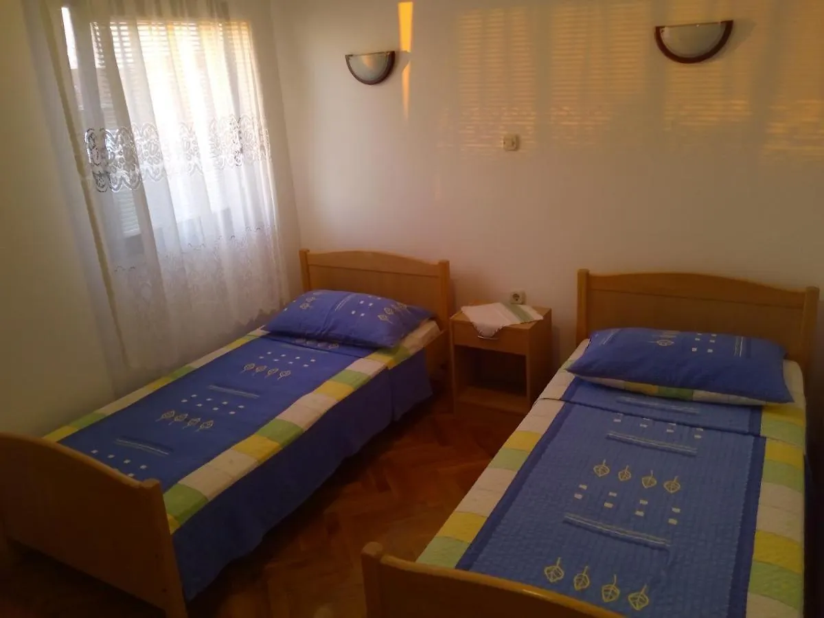 Maslina Apartman Vir Horvátország